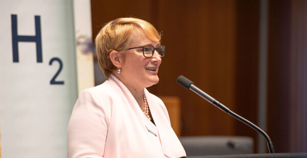 Close-up of Australian Hydrogen Council CEO Dr Fiona Simon speaking at lectern